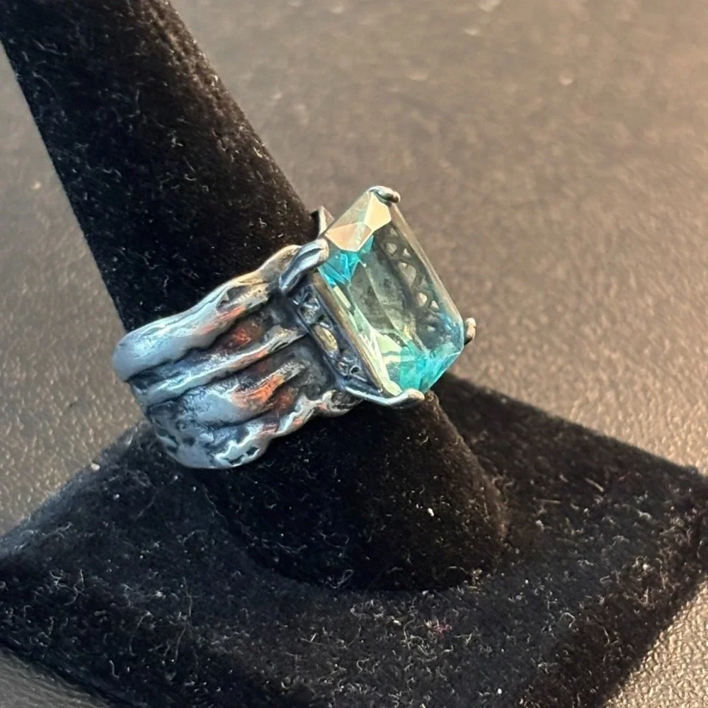 Silpada Sterling Silver Aqua Glass Statement RIng size 10 (Fits closer to 9.5)
